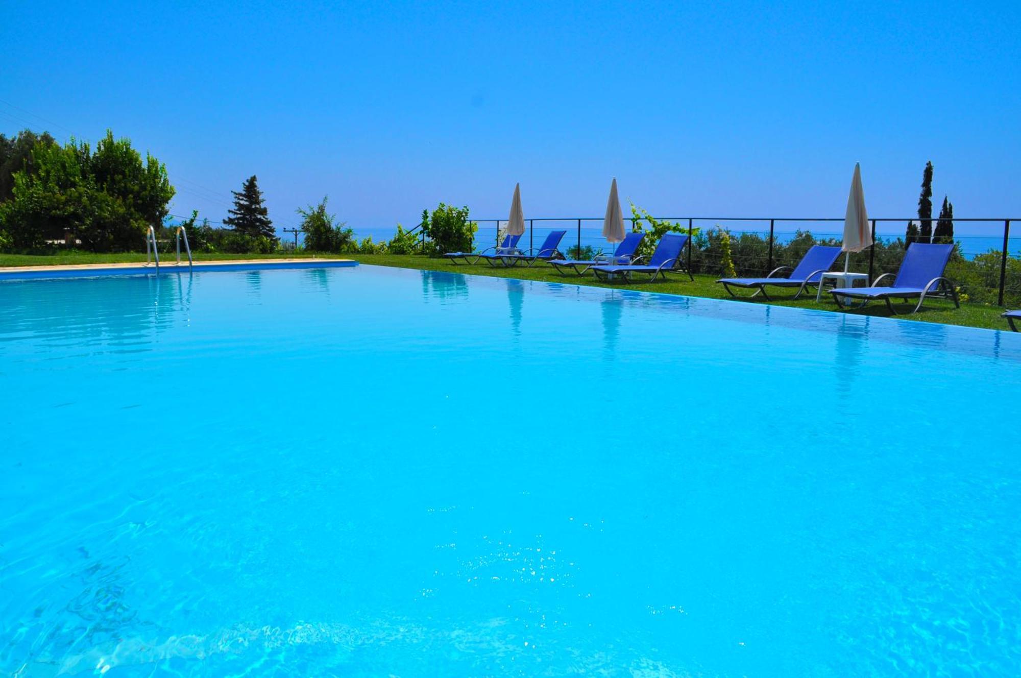 Apartment With Pool And Sea View - *